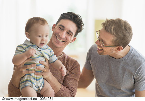 Europäer Menschlicher Vater halten Baby