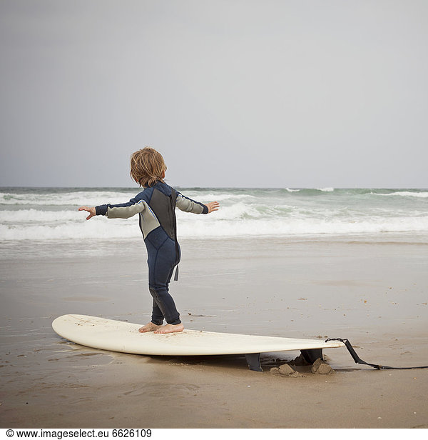 Europäer  Strand  Junge - Person  üben  Wellenreiten  surfen