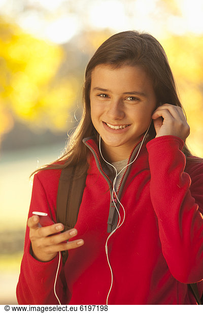 Europäer  zuhören  Spiel  MP3-Player  MP3 Spieler  MP3 Player  MP3-Spieler  Mädchen