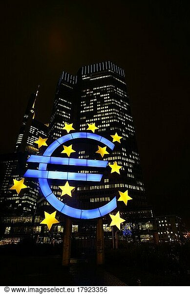 Europäische Zentralbank bis 03-2015 mit EU  Schild  Symbol  EZB  Eurotower  Hochhaus  Tower  Nachtaufnahme  Willy Brandt Platz  Innenstadt  Main  Frankfurt  Hessen  Deutschland  Europa