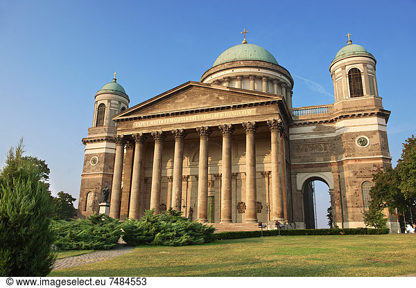 Europa  Außenaufnahme  Kathedrale  Basilika  Ungarn