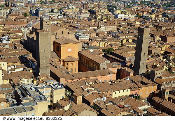 Europa  über  Stadt  Großstadt  Turm  Ansicht  Bologna  Emilia-Romangna  Italien