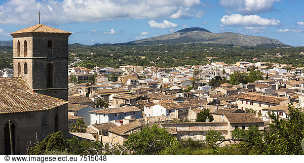 Europa über Stadt Kirche Ansicht Mallorca Balearen Balearische Inseln Spanien