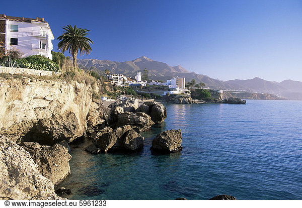 Europa Berg Felsen Küste Stadt Ansicht vorwärts Andalusien Nerja Spanien
