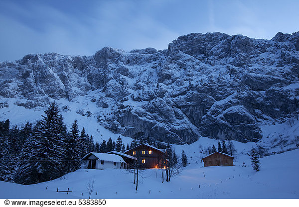 Europa  Berg  Winter  Lodge  Landhaus  Bayern  Benediktbeuern  Deutschland