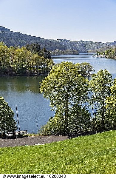 Europa  Luxemburg  Diekirch  Lultzhausen  Ansichten von Lac Sure und Ningserbaach.