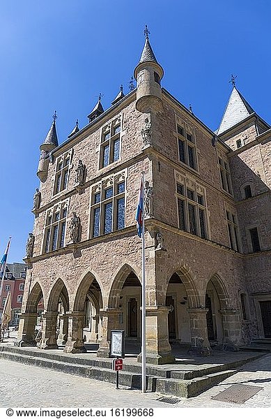 Europa  Luxemburg  Echternach  Denzelt oder Dingstuhl (gotisches Gerichtsgebäude) an der Ecke des Place du Marche.