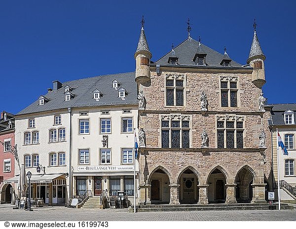 Europa  Luxemburg  Echternach  Place du Marche mit Denzelt (Historisches Gerichtsgebäude).