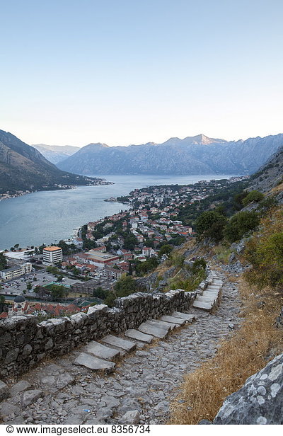 Europa Sonnenaufgang Stadt Festung UNESCO-Welterbe Bucht von Kotor Kotor Montenegro alt