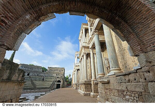 Europa  Spanien  Badajoz  Merida  Das antike römische Theater (Teatro Romano de M?rida) mit Seiteneingang zur Bühne.