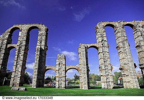 Europa  Spanien  Badajoz  Merida  Römisches Acueducto de los Milagros oder Wundersames Aquädukt .