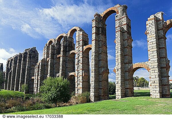 Europa  Spanien  Badajoz  Merida  Römisches Acueducto de los Milagros oder Wundersames Aquädukt .