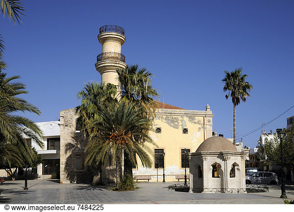 Europa Wohnhaus Ziehbrunnen Brunnen Kreta Griechenland Moschee