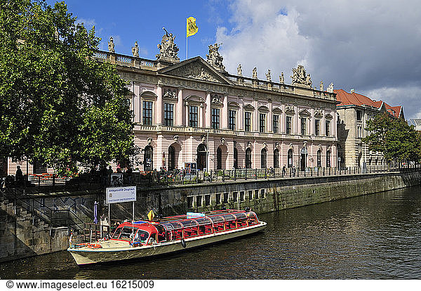 Europe  Germany  Berlin  View of Zeughaus and tourboat near river