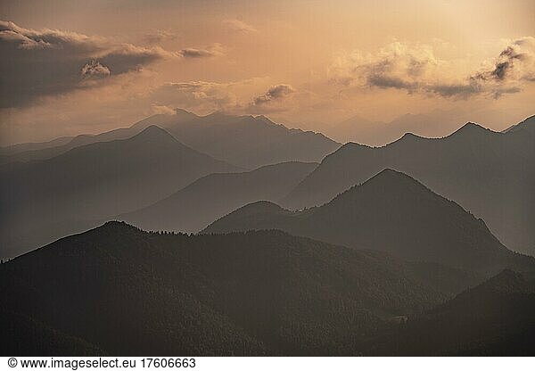 Evening mood  mountain silhouettes  hilly landscape  mountains and landscape  Bavarian pre-Alpine landscape  Benediktbeuern  Bavaria  Germany  Europe