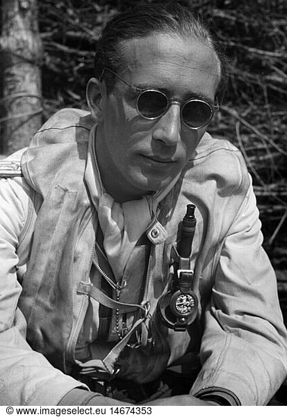 events  Second World War / WWII  aerial warfare  persons  picture of a German fighter pilot  first lieutenant and squadron leader  France  19.5.1942