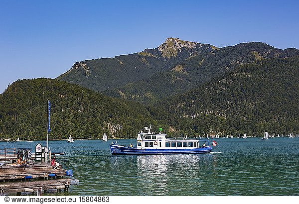 Excursion boat  Sankt Gilgen am Wolfgangsee with Schafberg  Country Salzburg  Austria  Europe