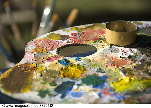 füllen füllt füllend Farbe Farben Künstler bemalen