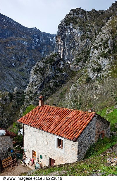 Fürsorglichkeit Dorf Schlucht Nationalpark Picos de Europa
