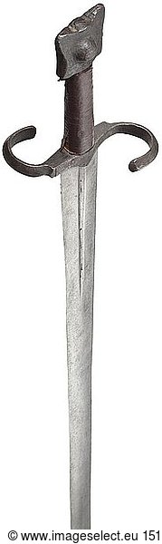FÃœRSTLICHE WAFFENKAMMER  Ein militÃ¤risches venezianisches Schwert (spade schiavonesche ) um 1500 Zweischneidige Klinge mit kurzem Ort und beidseitig einer Hohlkehle  darin jeweils eine eingeschlagene Marke. GeschwÃ¤rztes  eisernes GefÃ¤ÃŸ mit gegenlÃ¤ufig geschwungener Parierstange mit Mitteleisen. SpÃ¤tere  Ã¼ber Schnurwicklung belederte Hilze. Rechteckiger  mittig verdickter Katzenkopfknauf. KlingenlÃ¤nge 98 3 cm. GesamtlÃ¤nge 115 cm. Schwerter dieser Art wurden von den dalmatinischen SÃ¶ldnern getragen  die im Dienst des Rates der Zehn (consiglio dei dieci) standen. Eine Waffe mit einem vergleichbaren GefÃ¤ÃŸ  die aus Schloss Collalto nahe Treviso stammt  wird heute in der Sammlung von Kienbusch im Philadelphia Museum of Art aufbewahrt. Siehe: The Kretzschmar von Kienbusch Collection of Armor and Arms  Princetown 1963  Kat.-Nr. 327.