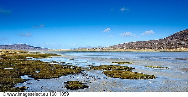 Fadhail Losgaintir - eine lange Bucht an der Westküste der Insel Harris  Äußere Hebriden  Schottland.