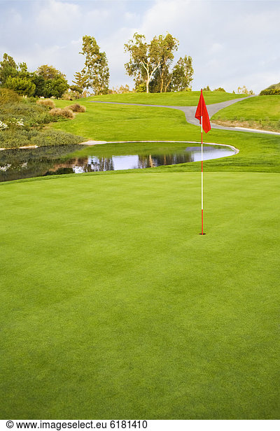 Fahne  Golfsport  Golf  Kurs  Teich