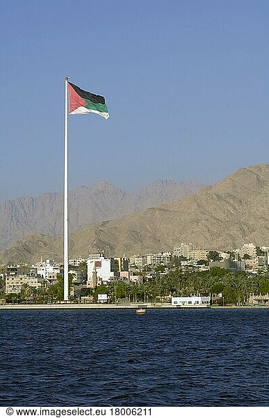 Fahnenmast mit Fahne von Jordanien  Aqaba  Jordanien  Kleinasien  Akaba  Asien