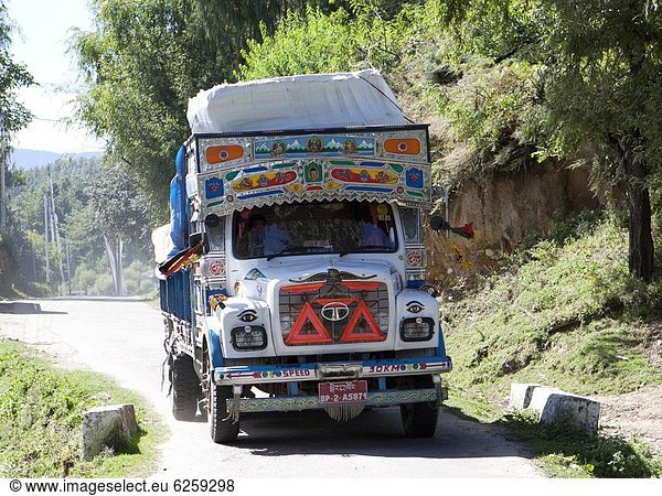 fahren  Tal  Dorf  Dekoration  Lastkraftwagen  Asien  Bhutan