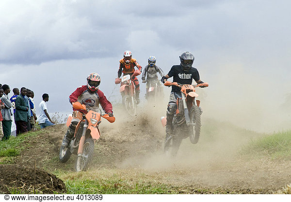 Fahrer während der 2. tansanischen Motocross Meisterschaften in Arusha  Tansania  Afrika