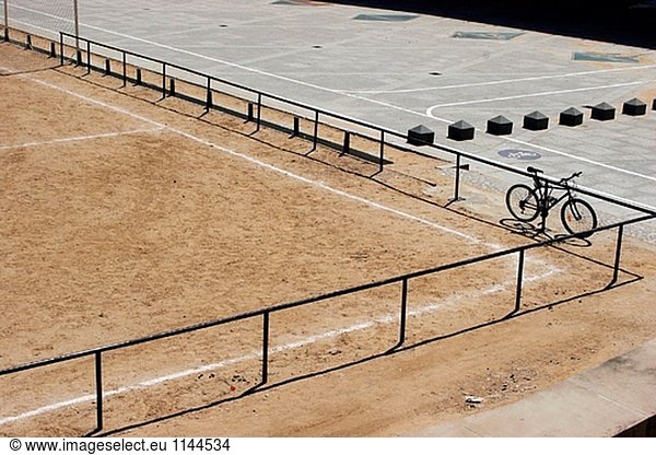Fahrrad von Soccer field