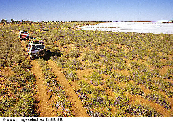 Fahrzeuge mit Allradantrieb auf der Canning Stock Route von Halls Creek nach Wiluna  Westaustralien