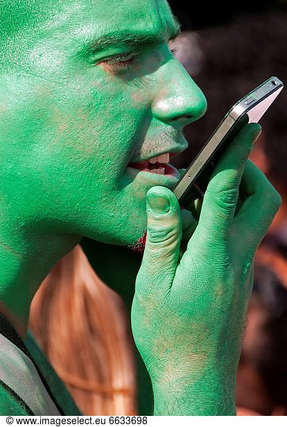 Farbe  Farben  Mann  nehmen  grün  See  streichen  streicht  streichend  anstreichen  anstreichend  Genf  Parade  Schweiz