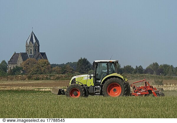 Farmer is cultivating field  Stenden  Kerken  NRW  Germany  Europe