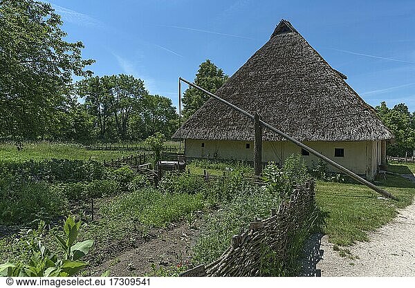 Farmhouse built around 1367  draw well in the farm garden  Franconian Open Air Museum  Bad Windsheim  Middle Franconia  Bavaria  Germany  Europe