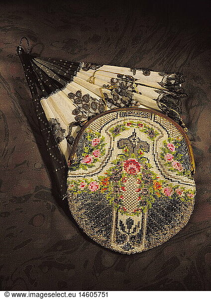 fashion  accessories  small handbag  bracket  beads  length 21 cm  circa 1840 / 1850