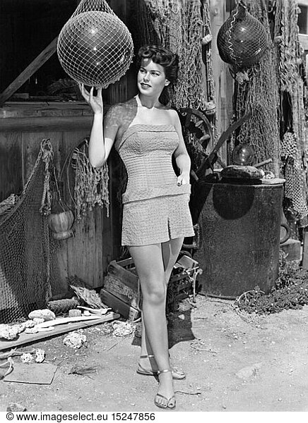 fashion  1950s  beach fashion  woman in swimsuit  1950s