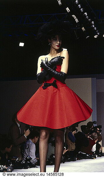 fashion  1980s  mannequin  full length  wearing dress  catwalk  spring summer  Haute-Couture  by Chanel  Paris  1987  80s