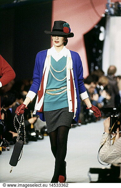 fashion  1990s  mannequin  wearing miniskirt and jacket  catwalk  autmn winter  by Chanel  Paris  1990  90s