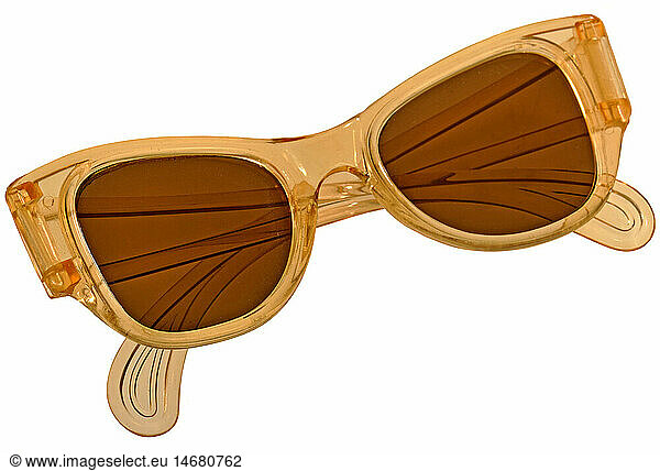 fashion  1950s  men's fashion  accessoires  sunglasses  Germany  circa 1957