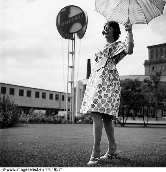 Fashion / 1905s. Presentation of fashion at the FHM (Frankfurter Autumn fair)  1959: mannequin in knee-long summer dress. Photo  1959.