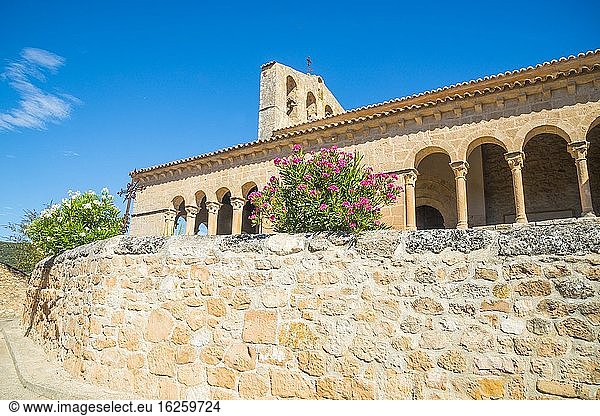Fassade der Kirche Asuncion de Nuestra Se?ora. Pinilla de Jadraque  Provinz Guadalajara  Kastilien-La Mancha  Spanien.
