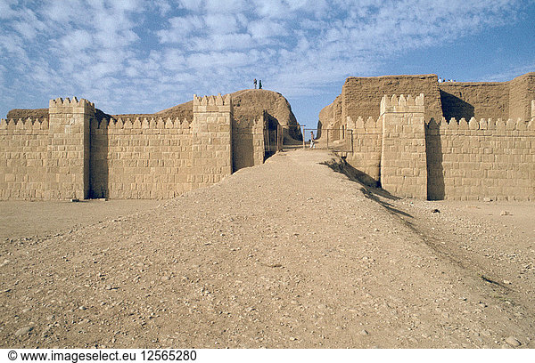 Fassade des Schamasch-Tors  Ninive  Irak  1977. In den 1960er Jahren errichtete Rekonstruktion eines der großen Tore der antiken assyrischen Stadt Nineveh.