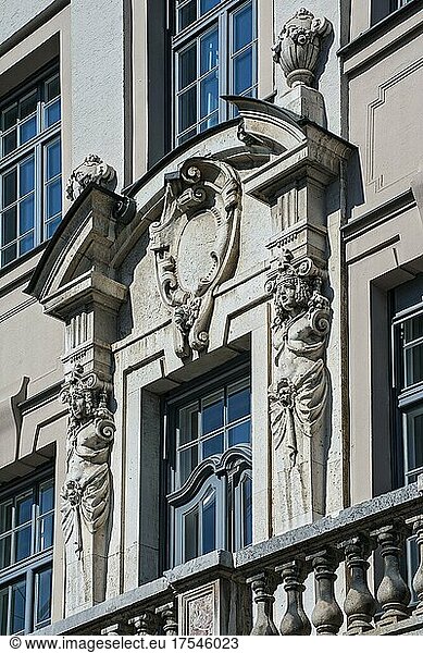 Fassade mit Balkon und Karyatiden  Neubarock  1895?1896 von Emanuel von Seidl  Brienner Straße  München  Bayern  Deutschland  Europa