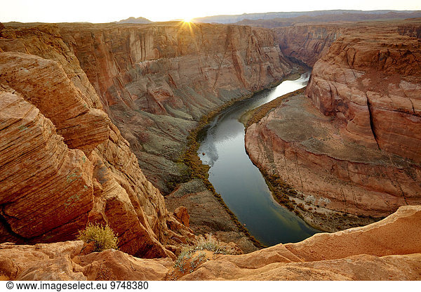 Felsbrocken Biegung Biegungen Kurve Kurven gewölbt Bogen gebogen Vereinigte Staaten von Amerika USA Landschaft Ehrfurcht Wüste Anordnung Fluss Arizona Page