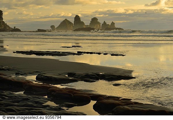 Felsbrocken Sonnenuntergang neuseeländische Südinsel neu