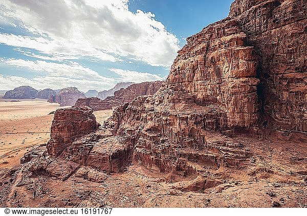 Felsen oberhalb des so genannten Lawrence-Hauses im Wadi Rum-Tal  das in Jordanien auch Tal des Mondes genannt wird.