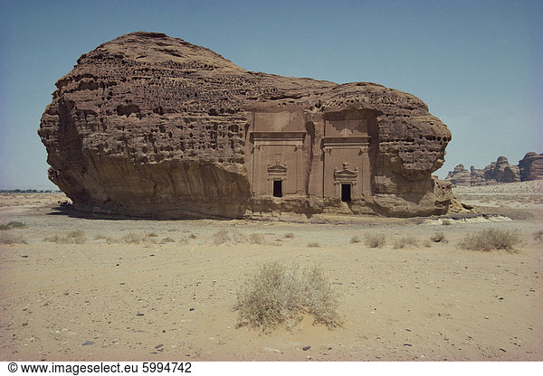 Felsengräber in Sandstein Inselberg  Mada'in Salih  Saudi Arabien  Naher Osten