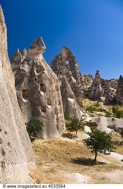 Felsenwohnungen von Uchisar  Kappadokien  Zentralanatolien  Türkei  Asien