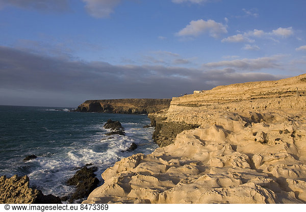 Felsformation  Kalkfelsen an der Steilküste beim Fischerort Ajuy  Fuerteventura  Kanarische Inseln  Spanien