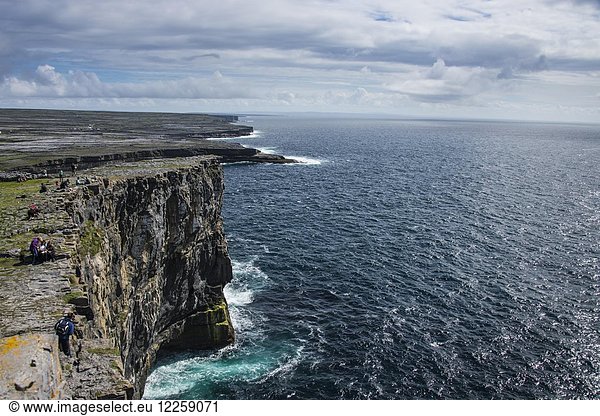 Felsige Klippen von Árainn  Aran-Inseln  Irland  Europa